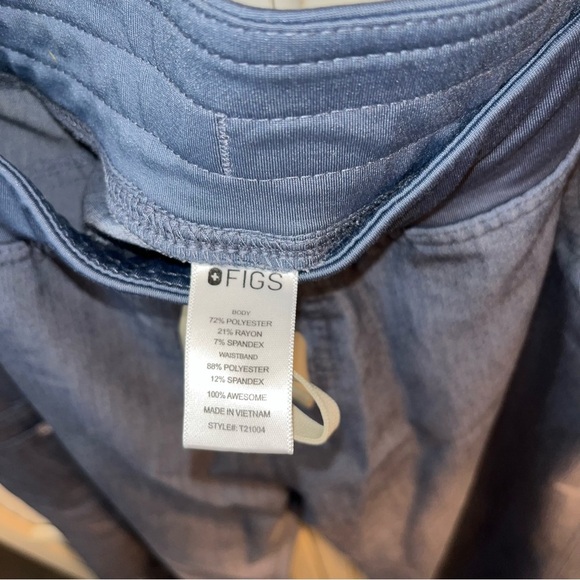 Figs Women’s Kade Cargo Heathered Indigo Scrub Pants Sz Large w/ imperfection - Picture 3 of 8